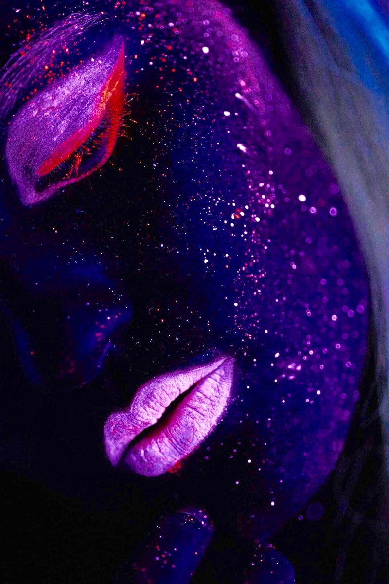 Jeune femme après bodypainting