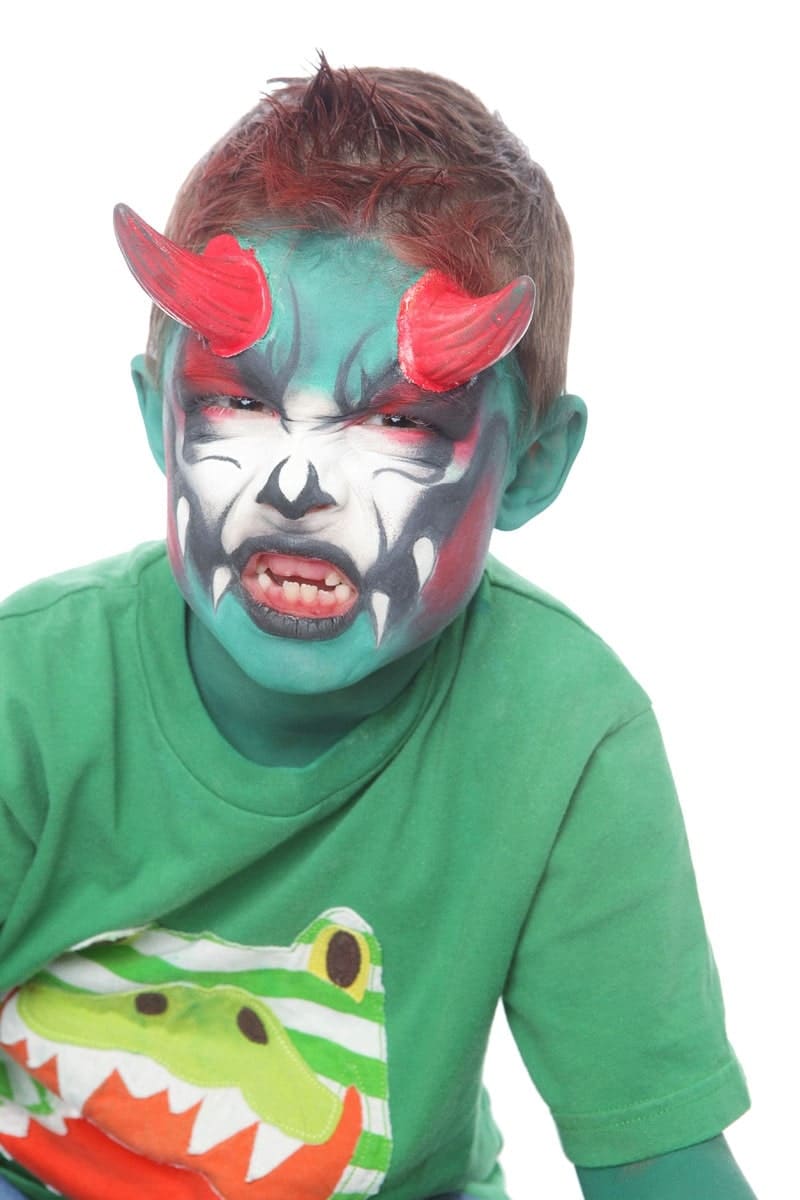 Garçon maquillé pour Hallowen